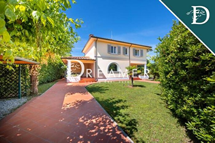 Casa con 6 locali in vendita in Via Gorizia, Forte Dei Marmi