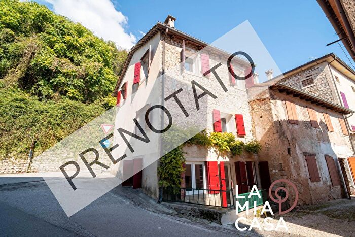 Casa quadrilocale in vendita in Via Paradiso, Follina