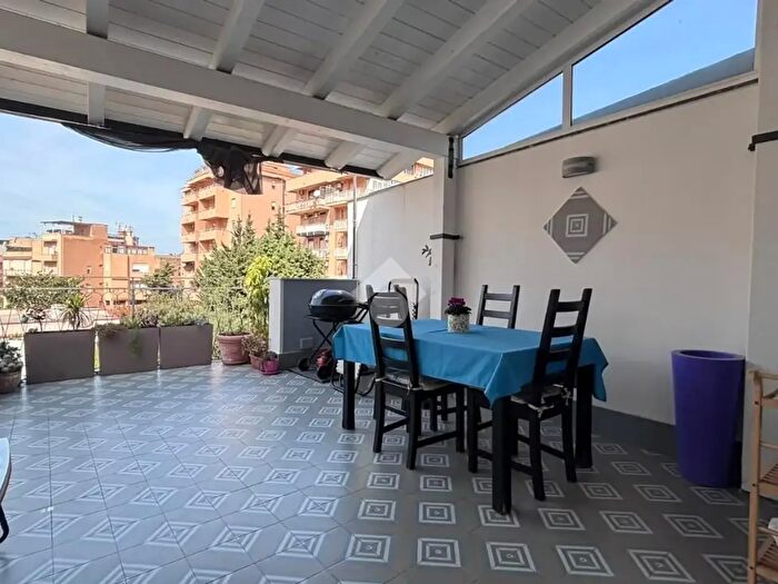 Appartamento con 5 locali in vendita in Via Bergamotto, Palermo