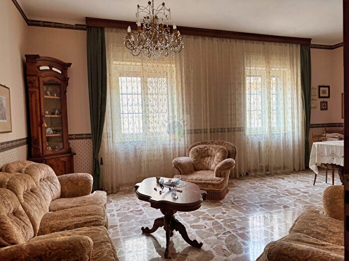 Appartamento con 5 locali in vendita in Via Tisia, Siracusa