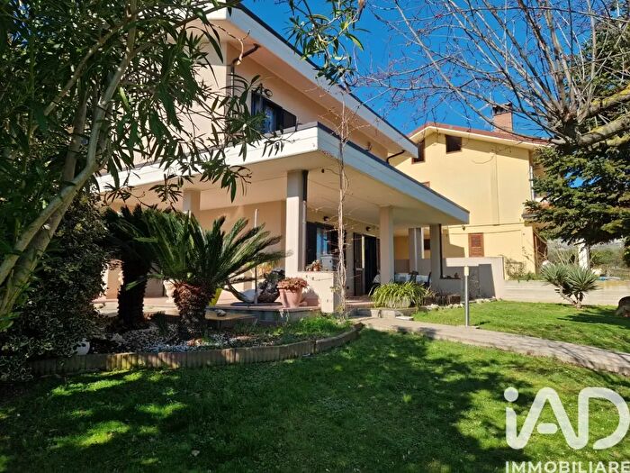 Casa con 15 locali in vendita in Localitãnbsp Spinaci, Roseto Degli Abruzzi