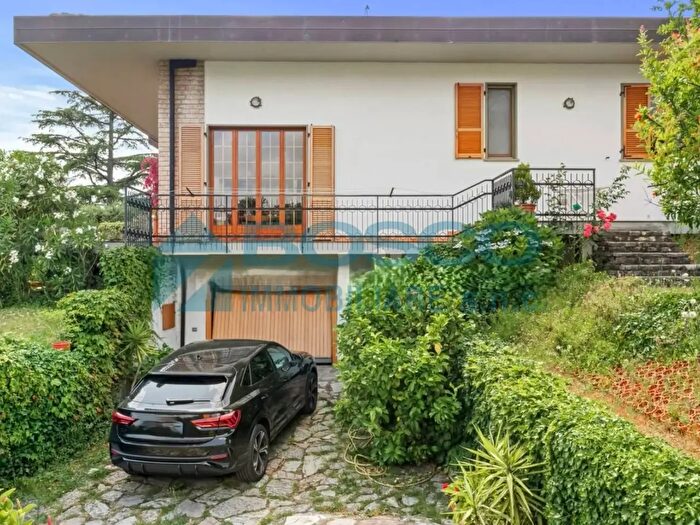 Casa con 6 locali in vendita in Via Montepertico, La Spezia