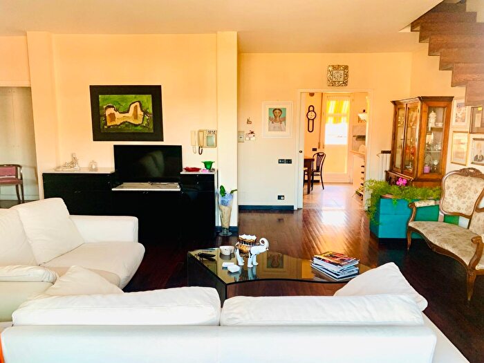 Appartamento con 7 locali in vendita in Empoli