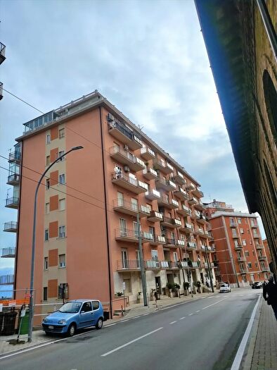 Appartamento con 5 locali in vendita in Via Federico Salomone, Chieti