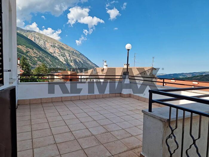 Appartamento con 13 locali in vendita in Lettopalena
