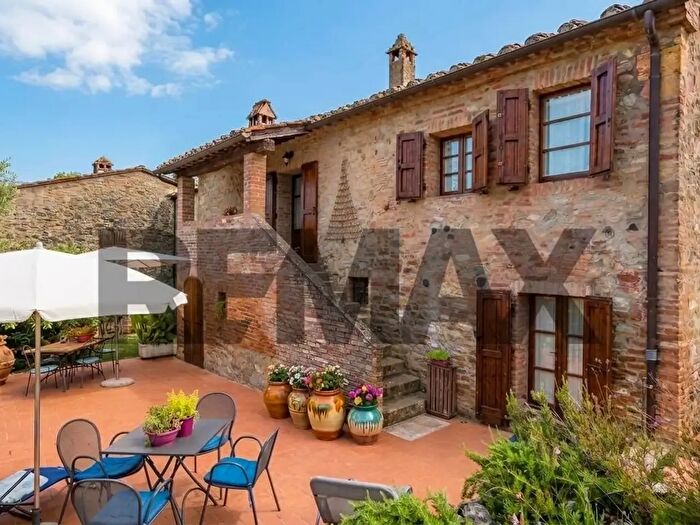 Appartamento con 5 locali in vendita in Località Santa Maria a Dofana Strada Provinciale, Castelnuovo Berardenga