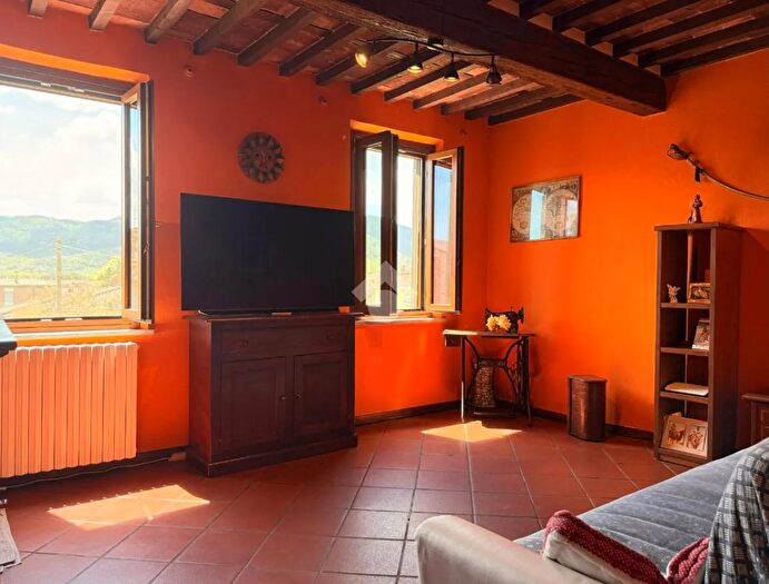 Appartamento con 5 locali in vendita in Via del Bozzo, Lucca