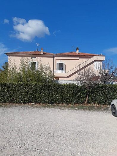 Casa con 10 locali in vendita in Via Spineto, Falerone