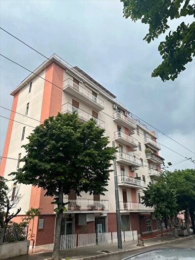 Appartamento con 10 locali in vendita in Via Padre Alessandro Valignani, Chieti