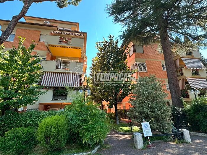 Appartamento quadrilocale in vendita in Via Cassia, Roma