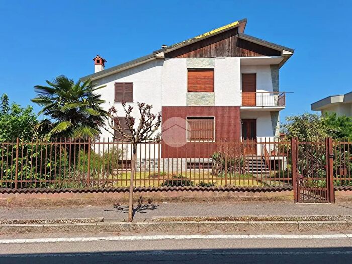 Casa con 5 locali in vendita in Via a Volta, Marcallo Con Casone