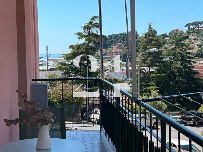 Appartamento trilocale in affitto in Via Michelangelo Corosu, Centro, Varazze