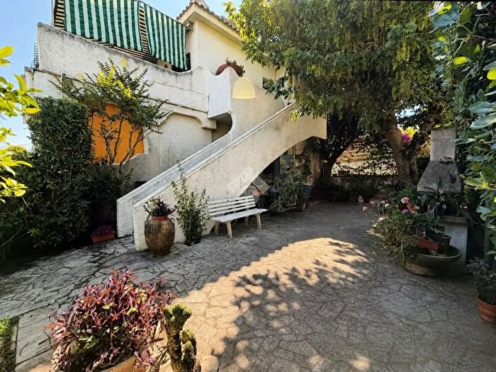 Appartamento trilocale in vendita in Via Priamo, Ardea
