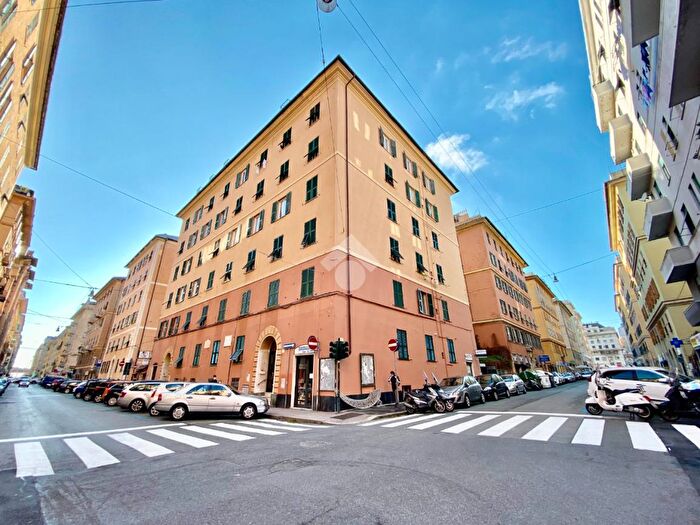 Appartamento trilocale in vendita in Via della Libertà, Genova