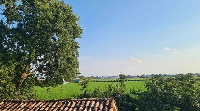 Casa con 8 locali in vendita in Via Agrato Correggio Re Correggio San Biagio, Correggio