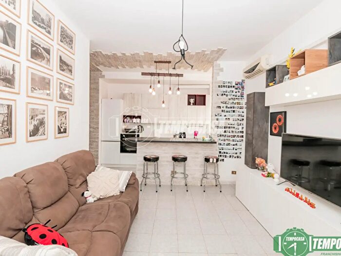 Appartamento bilocale in vendita in Via Pace, San Donato Milanese