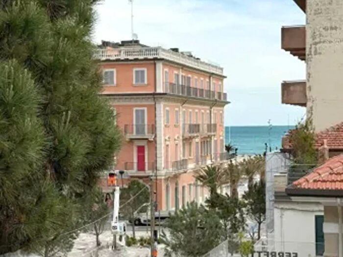 Appartamento trilocale in vendita in Viale Maria Ceccarini, Riccione
