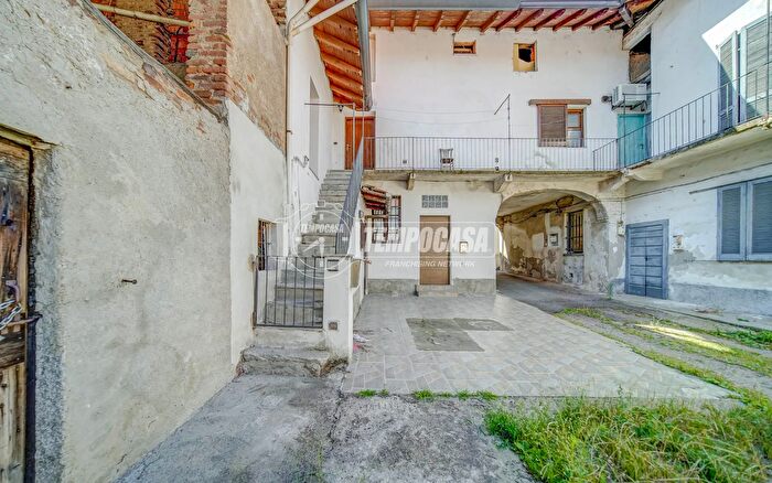 Appartamento trilocale in vendita in Via Ospedale, Castano Primo