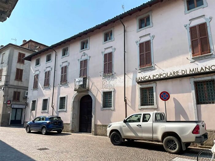 Appartamento con 6 locali in vendita in Piazza Meardi, Casei Gerola