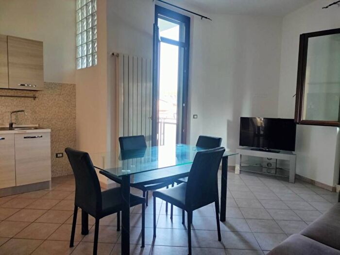 Appartamento trilocale in affitto in Via Lungobrugiano, Marina di Massa Centro, Massa