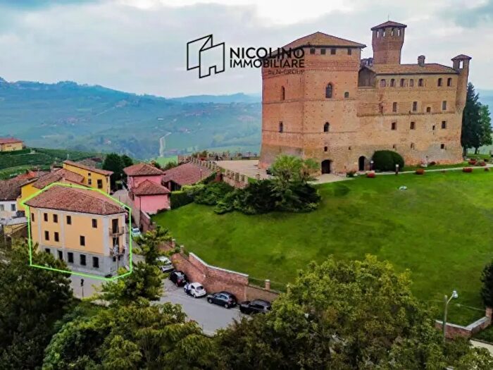Casa con 6 locali in vendita in Via Novembre, Grinzane Cavour