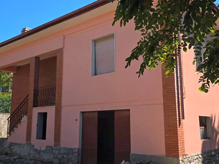 Casa con 6 locali in vendita in Perugia