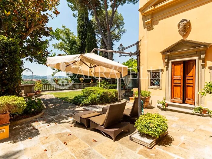 Casa con 19 locali in vendita in Via della Capponcina, Firenze