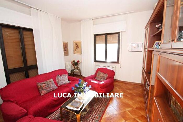 Casa con 6 locali in vendita in Via Ugo Foscolo, Buggiano