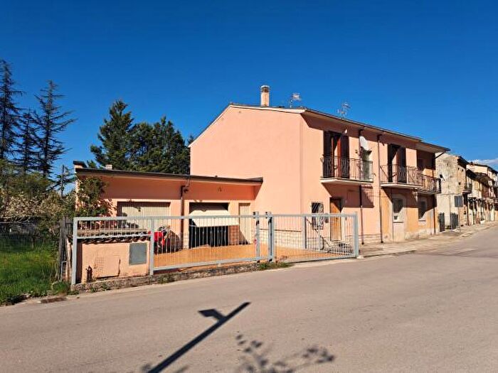 Casa con 6 locali in vendita in Largo Santa Maria dei Rivoli, Bojano