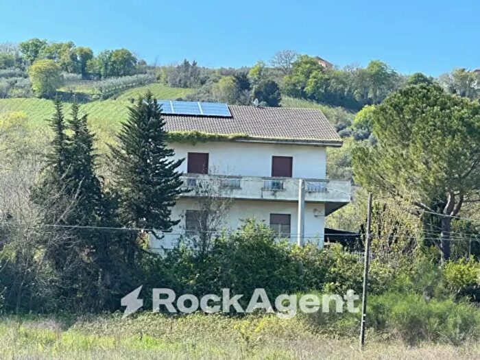 Casa con 6 locali in vendita in Via Val di Foro, Villamagna