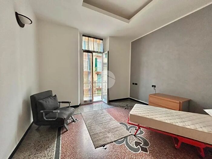 Appartamento quadrilocale in vendita in Via Milano, Savona