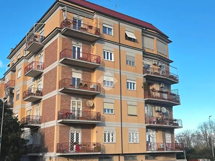 Appartamento trilocale in vendita in Via Antonio dAchiardi, Roma