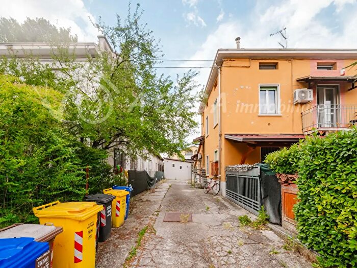 Appartamento con 6 locali in vendita in Strada Commenda, Parma