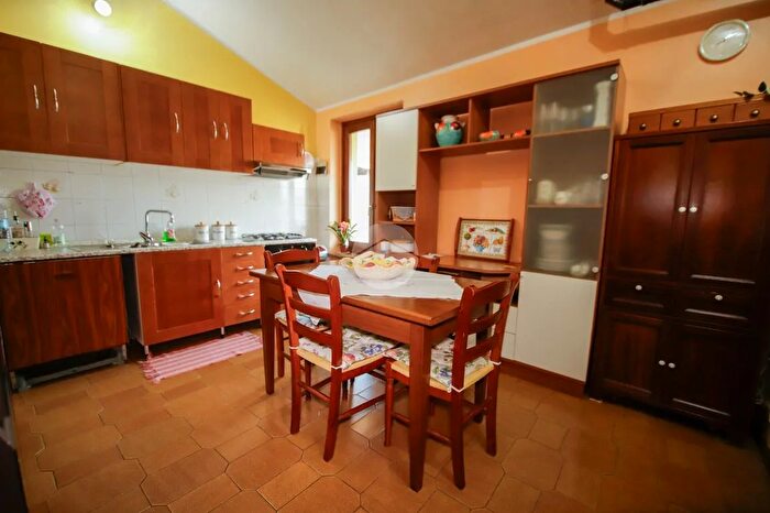 Casa con 7 locali in vendita in Via Cesare Battisti, Valperga