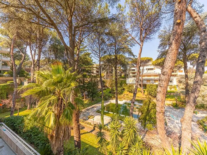 Casa con 20 locali in vendita in Via Cassia, Roma