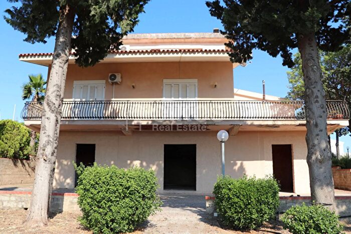 Casa con 8 locali in vendita in Contrada San Corrado Fuori Le Mura, Noto