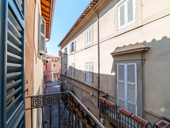 Appartamento trilocale in vendita in Via Roma, Viterbo
