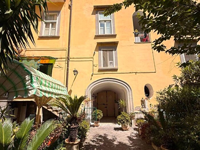 Appartamento monolocale in affitto in Via Giuseppe Bonito, Vomero, Napoli