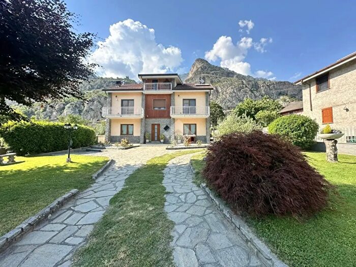Casa con 6 locali in vendita in Via Gran Porta, Bussoleno