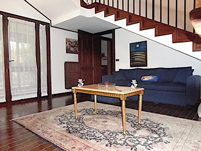 Casa con 9 locali in affitto in Via Genova, Selvazzano Dentro