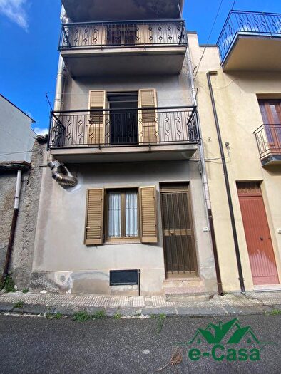 Casa con 5 locali in vendita in Via Garibaldi, Montalbano Elicona