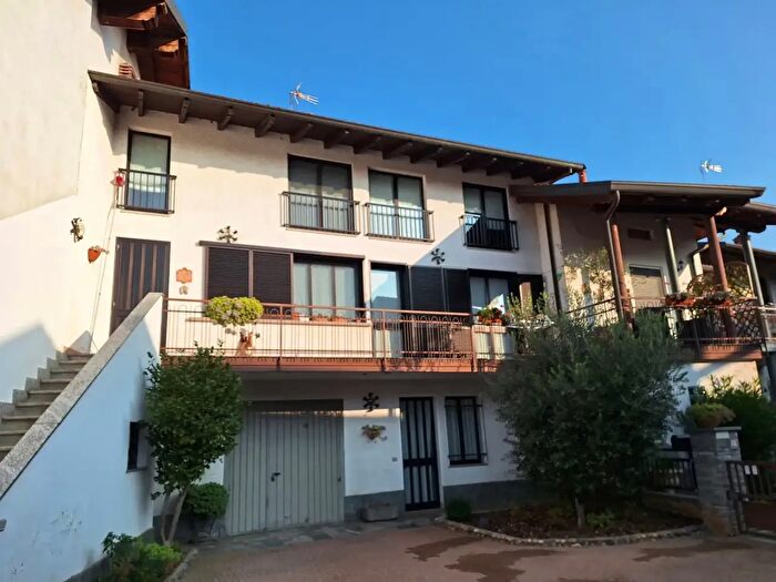 Appartamento trilocale in vendita in Via Jaan De Fernex, Cressa