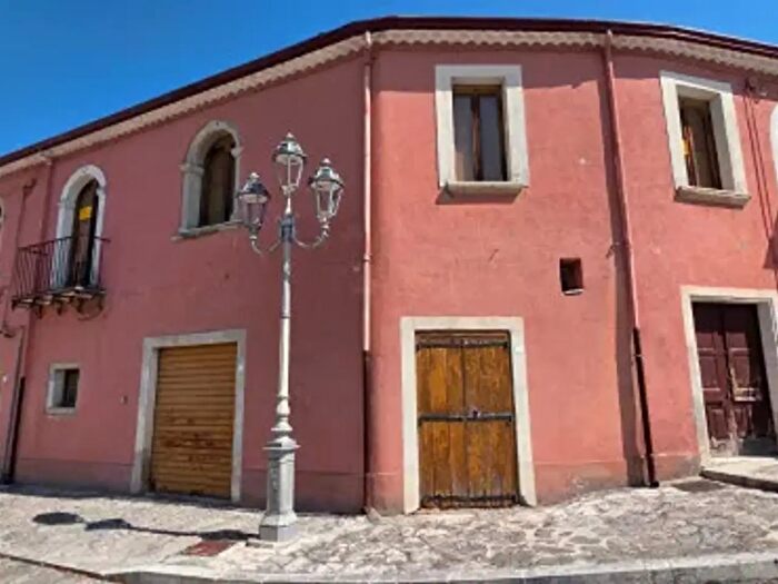 Appartamento con 6 locali in vendita in Via San Rocco, Morra De Sanctis