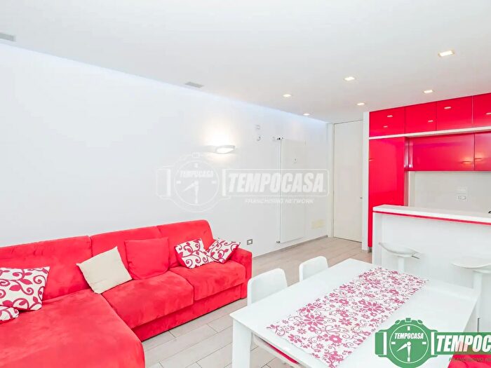 Appartamento trilocale in vendita in Via Martiri di Cefalonia, San Donato Milanese