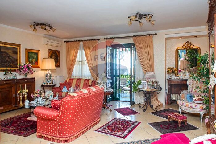 Appartamento con 5 locali in vendita in Via Giuseppe Motta, San Giovanni La Punta