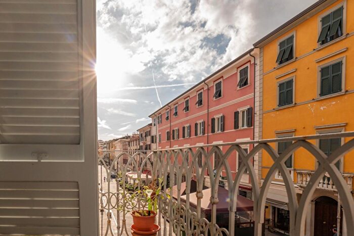 Appartamento con 5 locali in vendita in Massa