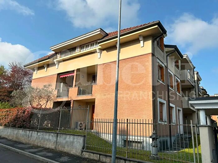 Appartamento trilocale in vendita in Via Balossa, Novate Milanese