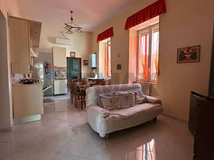 Appartamento trilocale in affitto in Via Garibaldi, Monte Di Procida