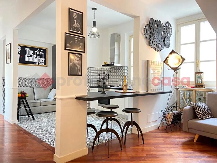 Appartamento con 8 locali in vendita in Via Faenza, Firenze