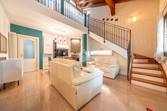 Casa con 5 locali in vendita in Via per Salvaterra, Rubiera